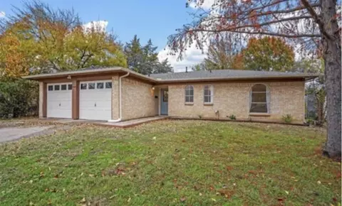 548 NW Newton Dr, Burleson, TX 76028