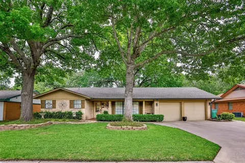415 Rosedale Dr, Gainesville, TX 76240
