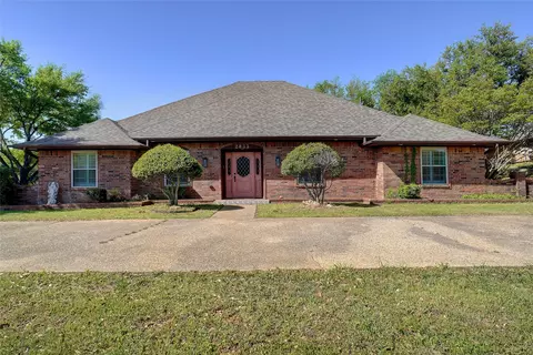 2833 S Country Club Rd, Garland, TX 75043