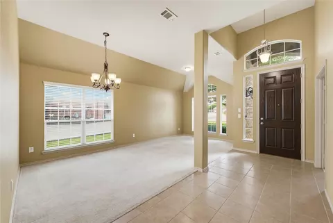 11 Beechcreek Dr, Edgecliff Village, TX 76134