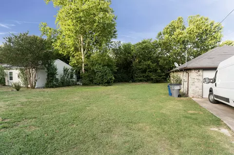 600 N Elm St, Lancaster, TX 75146