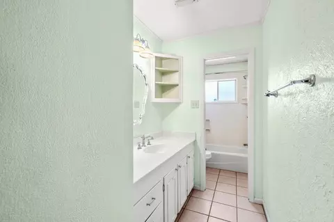 Bath - 1006 Spring St, Longview, TX 75604 photo 1 of 4