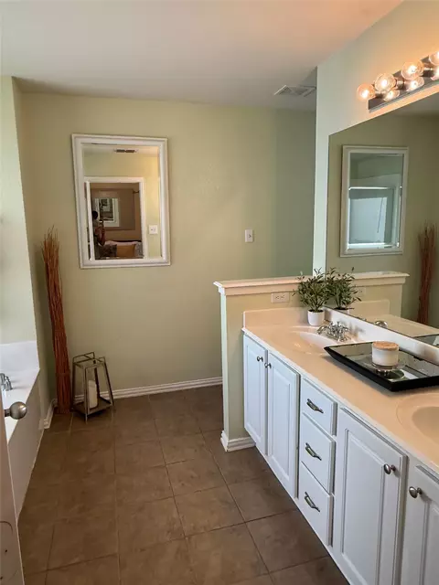 Bath - 330 Granger Cir, Argyle, TX 76226 photo 1 of 4