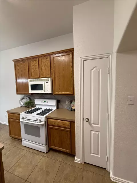Kitchen - 330 Granger Cir, Argyle, TX 76226 photo 4 of 4