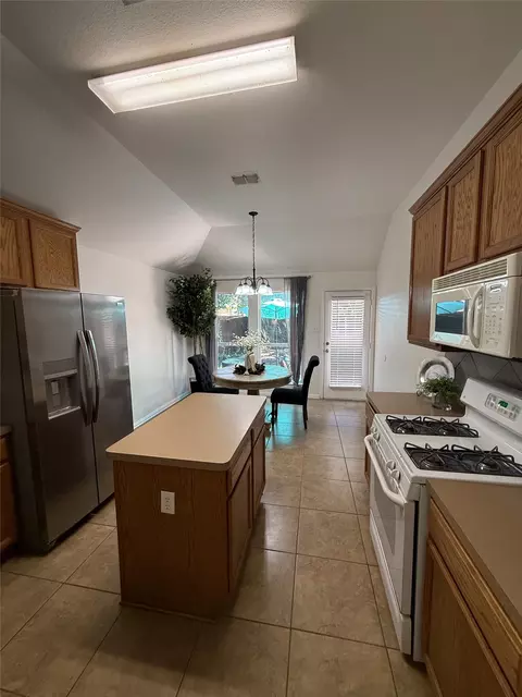 Kitchen - 330 Granger Cir, Argyle, TX 76226 photo 2 of 4