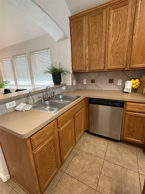 Kitchen - 330 Granger Cir, Argyle, TX 76226 photo 3 of 4
