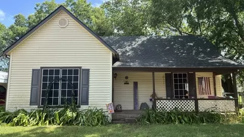 102 E 14th St, Joshua, TX 76058