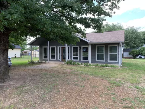411 Cimarron Trl, Holly Lake Ranch, TX 75765