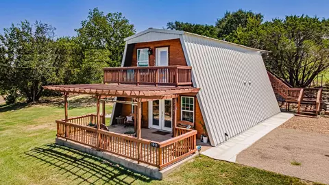 1011 Pawnee Trl, Granbury, TX 76048