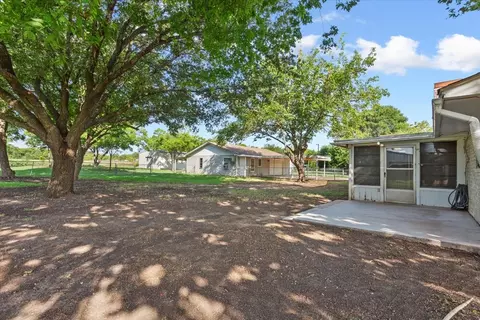 Exterior - 108 Towne West Dr, Lorena, TX 76655 photo 4 of 6
