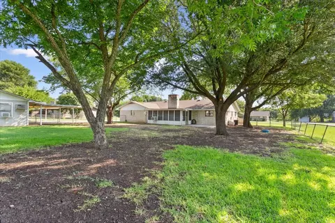 Exterior - 108 Towne West Dr, Lorena, TX 76655 photo 3 of 6