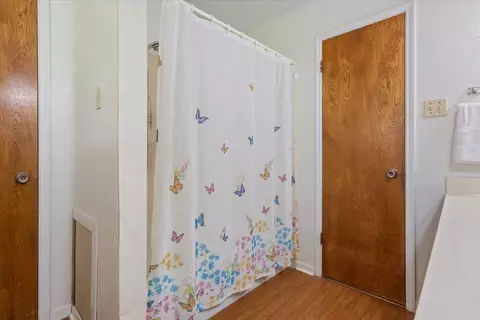 Bath - 108 Towne West Dr, Lorena, TX 76655 photo 4 of 5