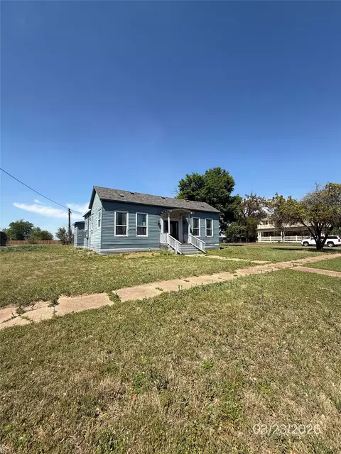 507 E Logan St, Calvert, TX 77837 photo 3