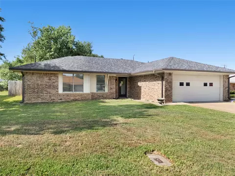 2703 Regal Dr, Denison, TX 75020
