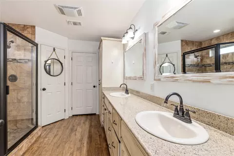 Bath - 205 Briarcrest, Early, TX 76802 photo 1 of 4