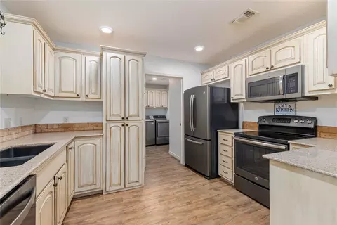 Kitchen - 205 Briarcrest, Early, TX 76802 photo 1 of 2