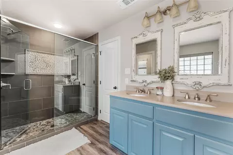 Bath - 820 Springdale Cir, Lorena, TX 76655 photo 1 of 2