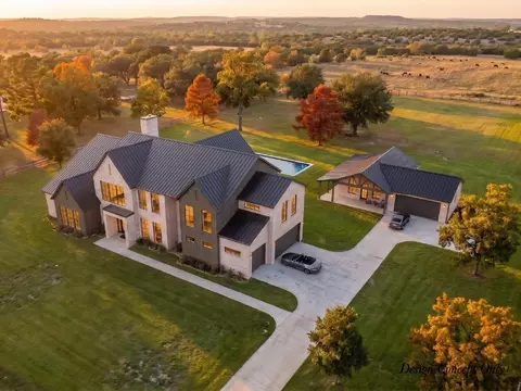 8459 Shady Grove Rd, North Richland Hills, TX 76182