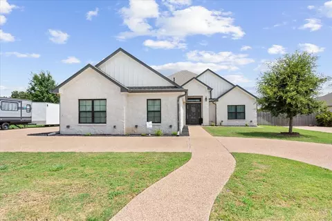205 Fox Run Ln, Robinson, TX 76706