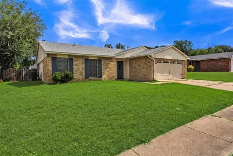 6705 Greenfield Dr, Arlington, TX 76016