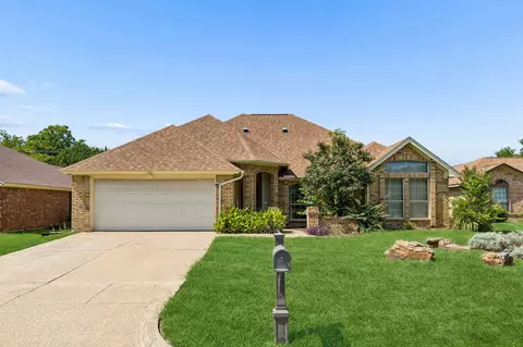 903 Wyndham Pl, Arlington, TX 76017