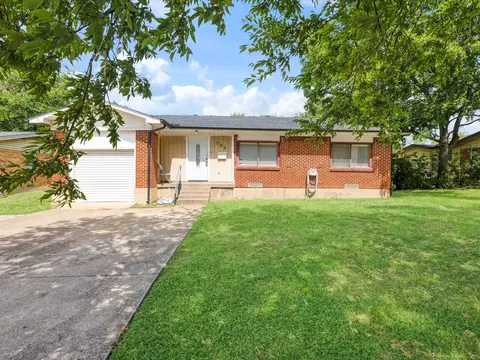 706 N Carrier Pkwy, Grand Prairie, TX 75050