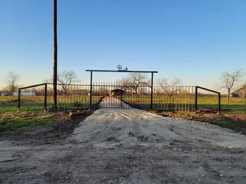 118 SW County Rd #2360, Streetman, TX 75859