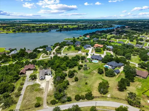 1915 W Emerald Bend Ct, Granbury, TX 76049