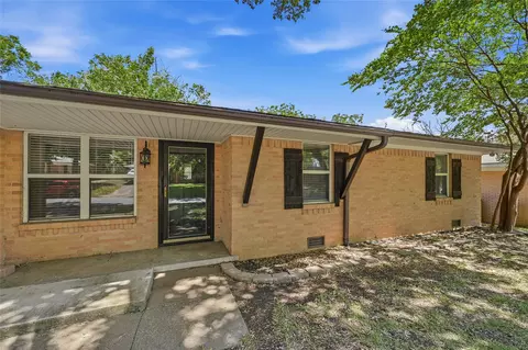 1303 Lafayette Dr, Denison, TX 75020