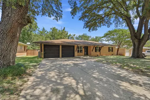 1303 Lafayette Dr, Denison, TX 75020