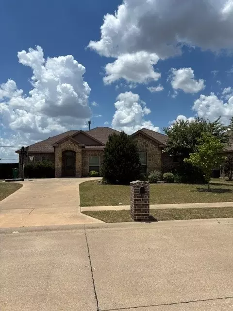 209 Newcastle St, Waxahachie, TX 75165
