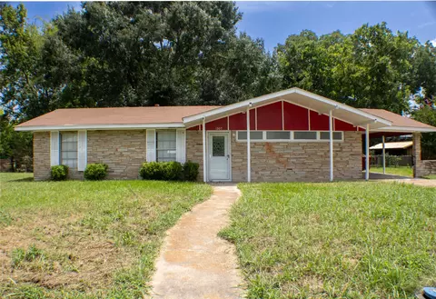1307 S Delaware St, Clarksville, TX 75426