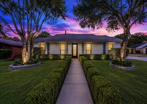 8633 Baumgarten Dr, Dallas, TX 75228