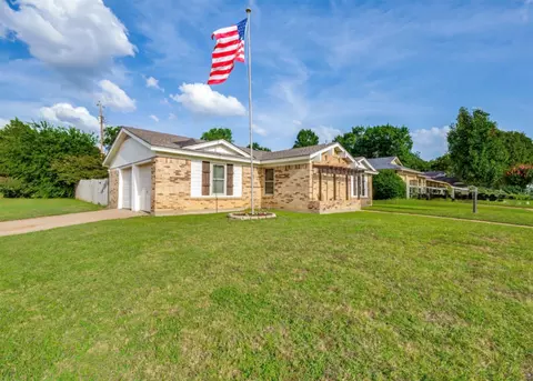 2616 Shady Brook Dr, Bedford, TX 76021