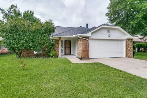2813 Creekwood Ln, Fort Worth, TX 76123