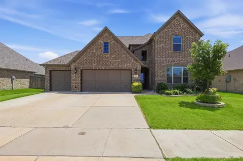 212 Lillian Ln, Waxahachie, TX 75165