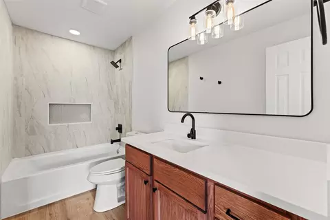 Bath - 3220 N 31st St, Waco, TX 76708 photo 2 of 2