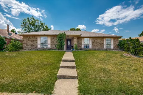 2613 Independence Dr, Mesquite, TX 75150