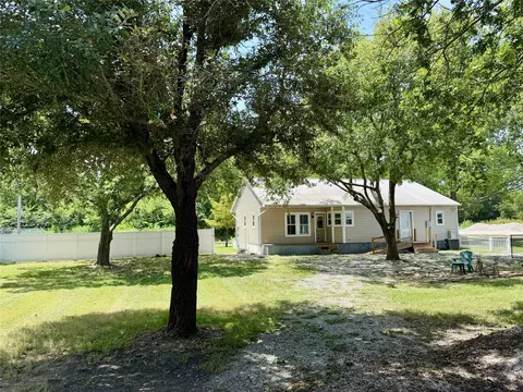100 E Austin St, Leonard, TX 75452
