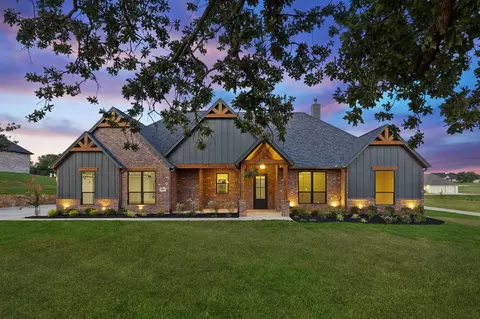 2043 Vaquero Dr, Weatherford, TX 76088