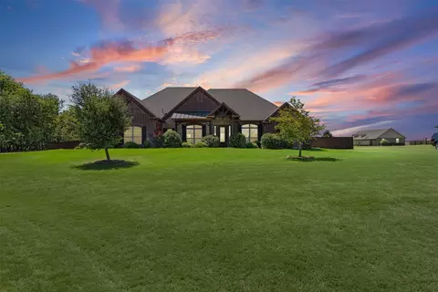 111 Crosswind Dr, Waxahachie, TX 75167