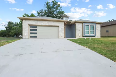 401 S 4th St, Bonham, TX 75418