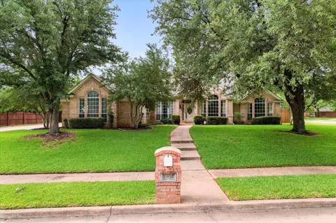 8904 Thornway Dr, North Richland Hills, TX 76182