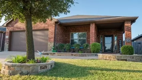 1120 Sierra Blanca Dr, Burleson, TX 76028
