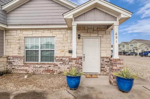 691 Park St, Mcgregor, TX 76657