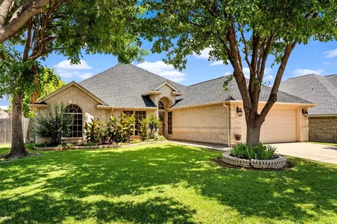 508 Kempson Ct, Saginaw, TX 76179