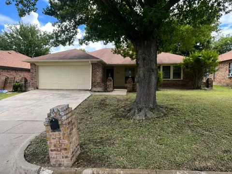 934 Robinwood Dr, Arlington, TX 76017