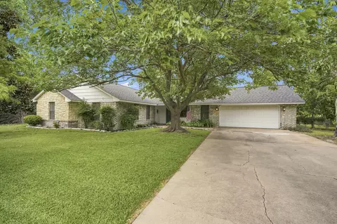 1215 Butcher Rd, Waxahachie, TX 75165