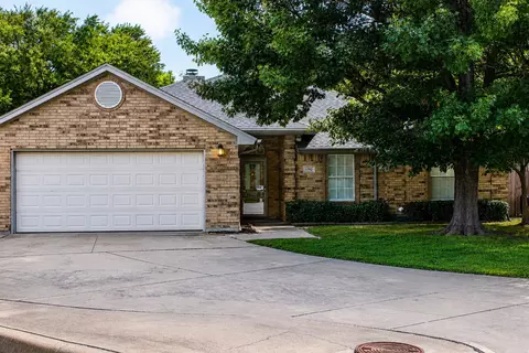 1792 Independence Rd, Blue Mound, TX 76131