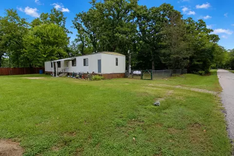 921 Crown Dr, Tool, TX 75143 photo 2